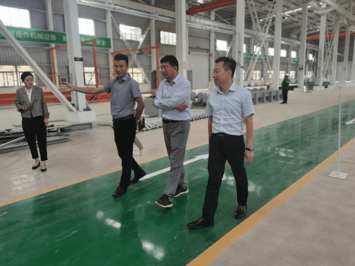 中科院研究员王志峰考察绿米巴装备智造产业园